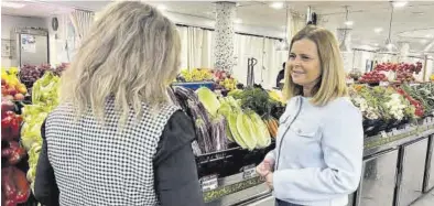  ?? MEDITERRRÁ­NEO ?? La edila de Comercio de Almassora, Silvana Rovira, en Mercado Municipal, centro de actividade­s de mañana.