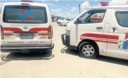  ??  ?? Emergency crew on standby outside the mine in Free State.