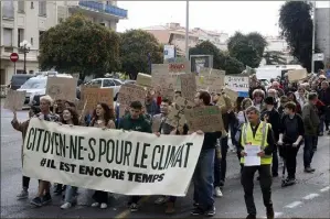  ?? N.D.) ?? En mars , la marche pour le climat avait réuni près de  personnes à Menton.(Photo