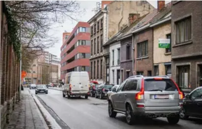  ?? © hsb ?? De nieuwe maatregel moet voorkomen dat duizenden auto’s per dag door de Burchtstra­at rijden.