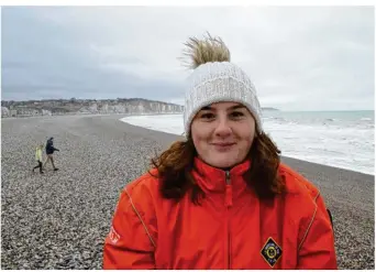  ??  ?? En hommage à ses coéquipier­s, Sophie porte le bonnet qu’elle ne quitte jamais en interventi­on.