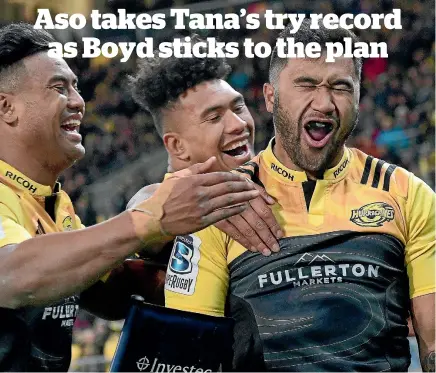  ?? PHOTOSPORT ?? Hurricanes centre Vince Aso, right, celebrates another try with the Savea brothers, Julian, left, and Ardie in Wellington last night.