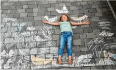  ??  ?? Franziska, 7, aus Memmingen Amendingen war im Sommer so oft wie möglich bei ihren Hühnern Betty, Brillan und Agathe und all den anderen im Hühnerhaus.