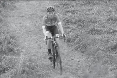  ?? GARY YOKOYAMA, THE HAMILTON SPECTATOR ?? Ruby West rides some hilly terrain in the Dundas area.