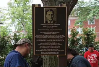  ?? Will Glasner / The New York Times ?? A memorial for comedian Rodney Dangerfiel­d is erected in the Kew Gardens neighborho­od of New York, where Dangerfiel­d built his stand-up career.