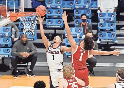  ?? PATRICK GORSKI/USA TODAY SPORTS ?? Gonzaga guard Jalen Suggs shoots against Oklahoma forward Jalen Hill during a second-round NCAA Tournament game Monday in Indianapol­is.