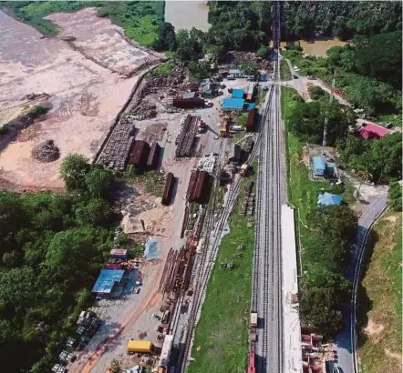  ?? PIC BY FARIZUL HAFIZ AWANG ?? An aerial view of the Mentakab railway station in Pahang. The East Coast Rail Link project is set to be the backbone of the developmen­t of Kelantan, Terengganu, Pahang and Negri Sembilan.