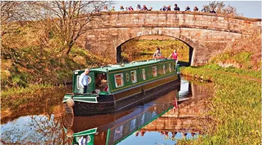  ?? Picture: PHIL SEALE/ALAMY ?? Serene: On the Union Canal. Inset, the Mary, Queen of Scots statue at Linlithgow Palace