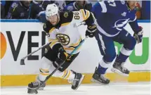  ?? CHRIS O'MEARA ASSOCIATED PRESS ?? Avec ses coéquipier­s Brad Marchand et Patrice Bergeron, David Pastrnak est une menace constante pour les défenses adverses.