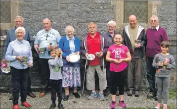  ??  ?? The trophy winners from Sr Oran’s and Dunbeg flower show.