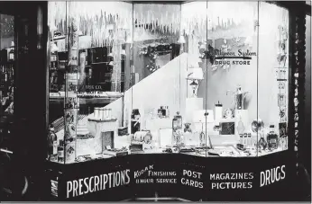  ?? Courtesy photo / City of Sonora collection ?? A photo from the 1930s of the window display at Central Drug Store on Washington Street in downtown Sonora.