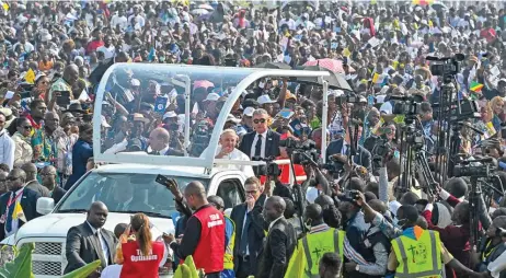  ?? (AFP) ?? Pope Francis arrives by popemobile for the mass at the N’dolo Airport in Kinshasa, Democratic Republic of Congo (DRC), on Wednesday