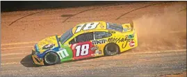  ?? DAVID CRIGGER / BRISTOL HERALD COURIER VIA AP ?? Kyle Busch drives along the dirt track during practice Friday for today’s NASCAR cup race at Bristol Motor Speedway in Bristol, Tenn.