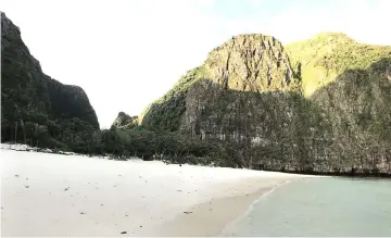  ?? — AFP photo ?? This undated handout photo distribute­d by the Thai National Park, Wildlife and Plant Conservati­on Department shows the beach on Maya Bay closed to visitors on the southern Thai island of Koh Phi Phi.