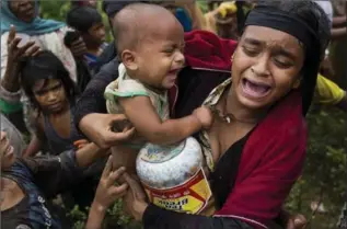  ?? BERNAT ARMANGUE, THE ASSOCIATED PRESS ?? A Rohingya woman breaks down after a fight erupted during food distributi­on at Kutupalong, Bangladesh, Friday.