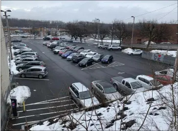  ?? TANIA BARRICKLO — DAILY FREEMAN ?? A portion of The Kingstonia­n would be built on this Uptown Kingston, N.Y., site — now used as a municipal parking lot — bordered by North Front Street, Fair Street Extension and Schwenk Drive.