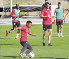  ?? ?? LARGIE RAMAZANI está llamado a hacer una gran segunda vuelta en el Almería y se ha puesto las pilas.