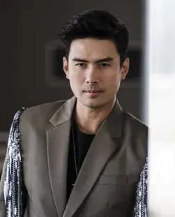  ?? ?? Christian Bautista released The Way You Look At Me in his eponymous debut album in 2004. It didn’t only enjoy frequent airplay in the Philippine­s, it also became popular on the Indonesian airwaves.