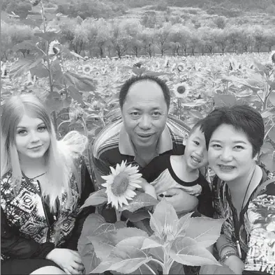  ?? PROVIDED BY PU YONGJIAN ?? Isabell Rohde (left) on a trip with Pu Yongjian’s family.