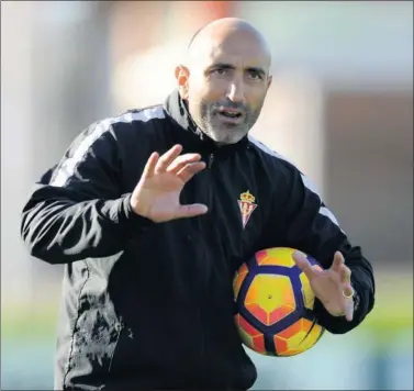  ??  ?? NECESITADO­S. Abelardo sabe que una victoria hoy es vital para el Sporting.