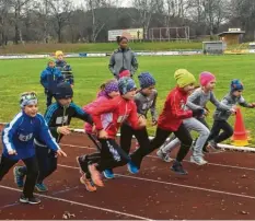  ?? Foto: Markus Tschanter ?? Auch die Kleinen hatten beim Laz-crosslauf in Thannhause­n sichtlich ihren Spaß. Die jüngsten Teilnehmer waren sechs Jahre alt.M6M70M7