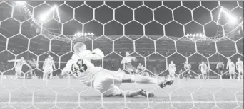  ?? (Reuters/Adam Holt) ?? Europa League: BATE Borisov vs Arsenal, Borisov Arena, Barysaw, Belarus. Arsenal’s Olivier Giroud scores their fourth goal from the penalty spot