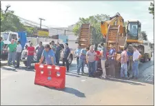  ??  ?? Los frentistas afirman que ahora ya cuentan también con el apoyo de la Municipali­dad de Fernando de la Mora.