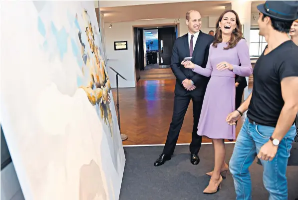  ??  ?? The Duke and Duchess of Cambridge add their own paint strokes to a canvas by Dairo Vargas as they attend the first Global Ministeria­l Mental Health Summit in London