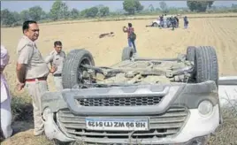  ?? MANOJ DHAKA/HT ?? The victim’s car that was being driven by kidnappers overturned during a police chase on the JindRohtak bypass on Thursday.