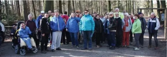  ?? FOTO JAN BRYS ?? Een groepsfoto van deelnemers aan één van de inclusieve wandelinge­n van OLO Brasschaat.