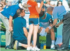  ?? FOTOS: AFP ?? Rafael Nadal recibió atención médica