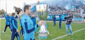  ?? GETTY IMAGES ?? In diecimila a Formello per la festa con la Supercoppa
Incredibil­e bagno di folla ieri a Formello: la Lazio ha festeggiat­o con i suoi tifosi, circa 10.000, la conquista della Supercoppa italiana. In vista del Brescia, apprension­e per un fastidio muscolare accusato da Cataldi