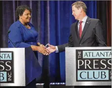  ?? ALYSSA POINTER / ALYSSA. POINTER@AJC. COM ?? Gubernator­ial Democratic candidate Stacey Abrams and Republican candidate Brian Kemp greet each other before a taping of the 2018 gubernator­ial debate for the Atlanta Press Club.