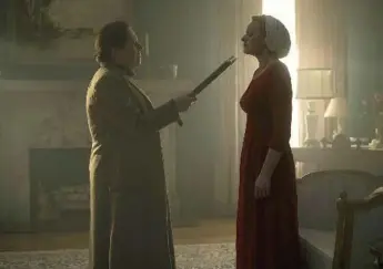  ?? GEORGE KRAYCHYK/HULU ?? Ann Dowd and Elisabeth Moss star in The Handmaid’s Tale, which has been renewed for a second season.