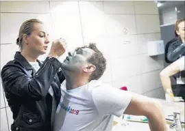  ?? Evgeny Feldman Pool Photo ?? OPPOSITION leader Alexei Navalny is treated by his wife, Yulia, after he was hit with a green liquid last month. The substance severely damaged his right eye.