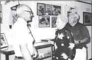  ?? (Courtesy Photo) ?? Larry Swaim (left) an early museum volunteer, welcomed visitors to the new museum in 1985.