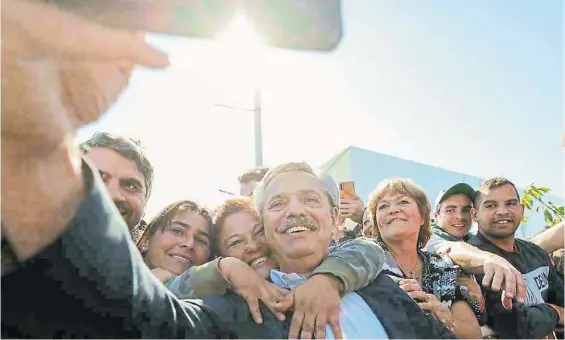  ?? FRENTE DE TODOS ?? “Póngase las pilas”. El pedido que le hizo Alberto Fernández al Presidente durante su recorrida de ayer por San Nicolás.