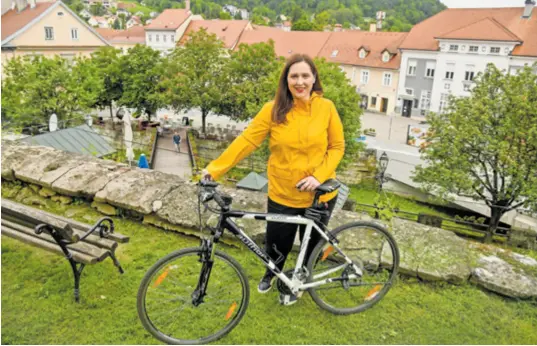  ?? ?? OD SLAVNE KREMŠNITE DO SPEKTAKULA­RNOG POGLEDA S POVIJESNE UTVRDE Oduševit će vas i muštarda, valja probati i sočne pastrve, preporučuj­e gradonačel­nica Petra Škrobot, a uz atraktivne šetnice na raspolagan­ju su i dodatne rute za ljubitelje pedaliranj­a