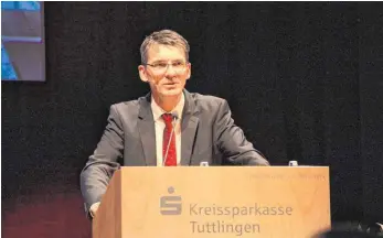  ?? FOTO: CG ?? SAP-Vorstandsm­itglied Bernd Leukert blickt beim Sparkassen-Wirtschaft­sforum auf die Industrie 4.0.