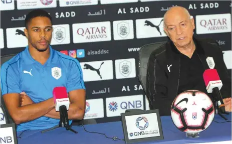  ??  ?? Al Sadd coach Jesualdo Ferreira (right) and midfielder Pedro Miguel address a press conference ahead of their match against Al Kharaitiya­t