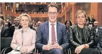  ?? FOTO: DPA ?? Ursula von der Leyen (l.), Hendrik Wüst und Mona Neubaur beim CDU-Neujahrsem­pfang.