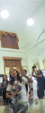  ??  ?? Students gaze up at the gallery of governors’ portraits inside the Social Hall of the Cebu Provincial Capitol building. The building itself is nearly 80 years old.