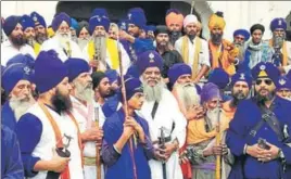  ?? HT PHOTO ?? A group of nihangs after a meeting with Giani Gurbachan Singh, jathedar of the Akal Takht, in Amritsar on Wednesday.