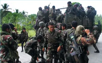  ?? (Mindanao Examiner Photo – Mark Navales) ?? Troops fighting PRO-ISIS militants in the South.