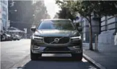  ?? |VOLVO ?? Volvo ha logrado una cara distintiva y reconocibl­e a la distancia gracias a sus              Thor hammer headlights.