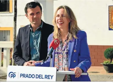  ?? ?? El presidente del PP Bruno García y la alcaldesa Vanesa Beltrán, ayer, en la presentaci­ón de la candidatur­a.