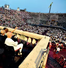  ??  ?? Com’era Sullo sfondo la gru fissa che troneggiav­a in Arena