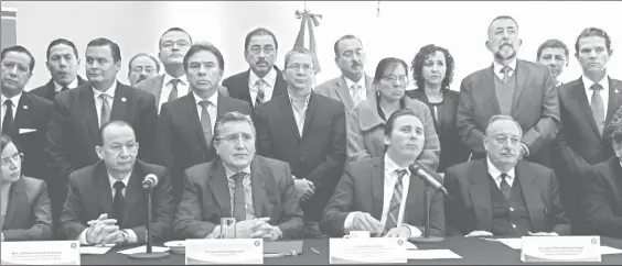  ?? Luis Humberto González ?? El jueves pasado se reunió la Federación Mexicana de Organismos Públicos de Derechos Humanos, donde participar­on, entre otros, Luis Raúl González Pérez, presidente de la CNDH; Adolfo López Badillo, de Puebla; María de la Luz Domínguez, de Zacatecas, y...