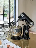  ?? ?? Cuisinart precision stand mixer in black (SM5OBU), £275, Cuisinart
Whether you’re a Bake Off fan or not, Cuisinart’s mixer uses cutting edge technology. Perfect for kneading bread dough or whisking and mixing cakes and sauces, it’s a good looking gadget which will boost your baking skills.