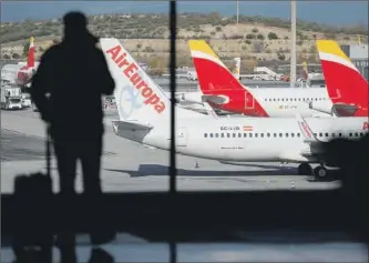  ?? REUTERS ?? Aviones de Air Europa e Iberia en Barajas.